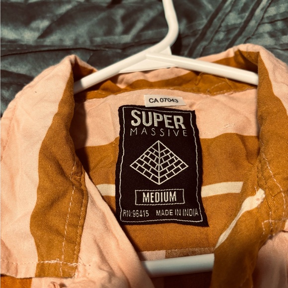 SUPER MASSIVE Retro Short Sleeve Button Up Bowling Shirt, Peach/Brown, Medium - Picture 3 of 7